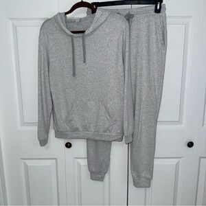 Red Finch Women's Cozy Gray lounging set size large